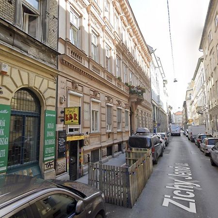 Free Parking Basilica Rob'S Home - Ac, Wi-Fi, Smart Tv Будапеща Екстериор снимка