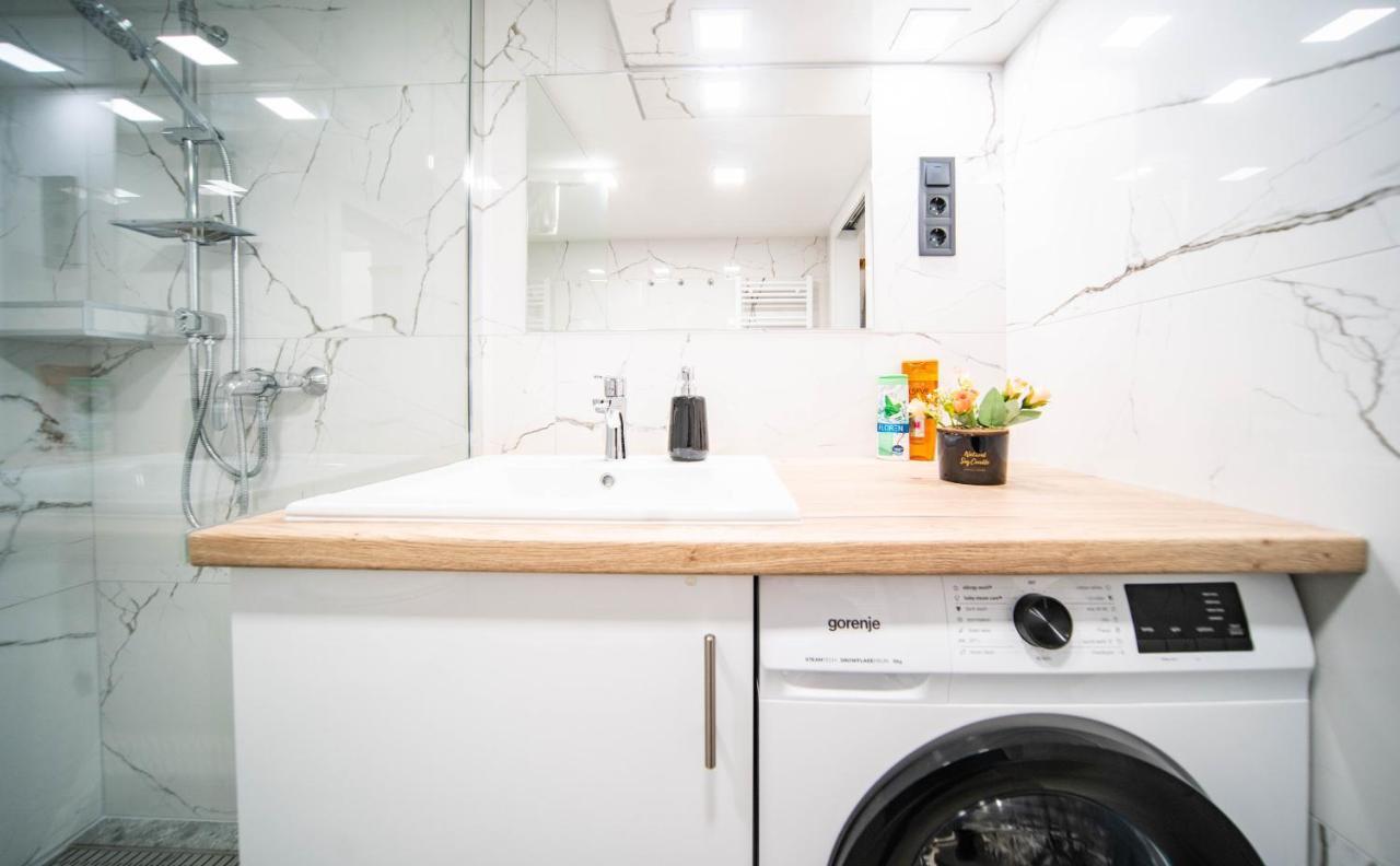Free Parking Basilica Rob'S Home - Ac, Wi-Fi, Smart Tv Будапеща Екстериор снимка